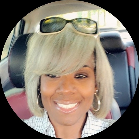 Profile Picture of Aletha Munchgesang (@amunchgesang) on Poshmark