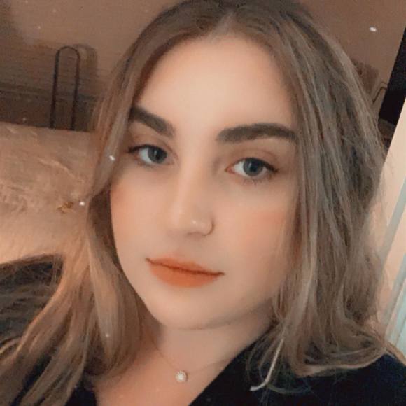 Profile Picture of Gina Arcona (@gofarc) on Poshmark