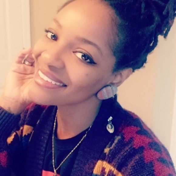 Profile Picture of Andrelle Will (@andrelle1) on Poshmark