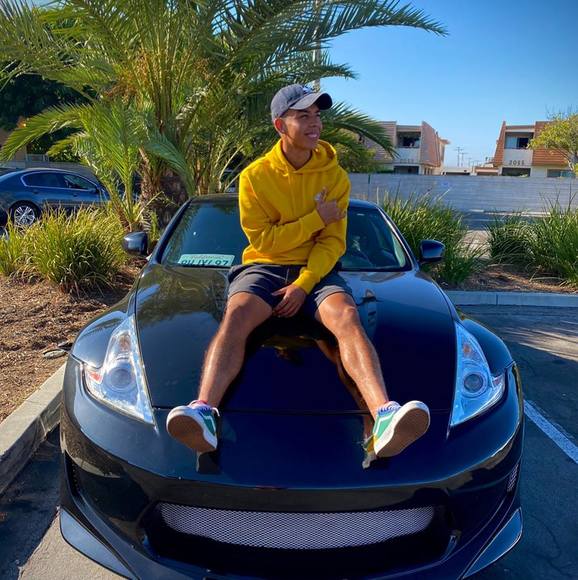 Profile Picture of Luis Ledezma (@luisito_led) on Poshmark