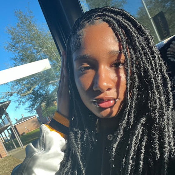 Profile Picture of Jamyiah Betton (@jamyiahbetton) on Poshmark