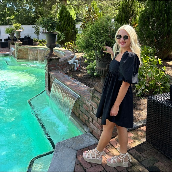 Profile Picture of Ashley Botts (@ashley_anne89) on Poshmark