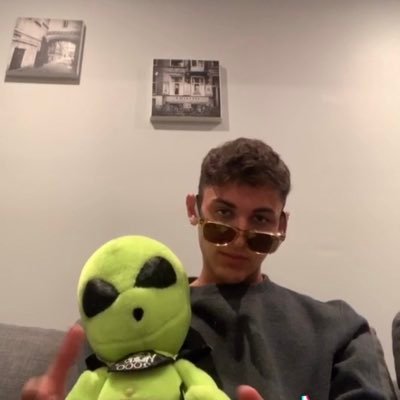 Profile Picture of Victor (@SquishyMatevski) on Twitter