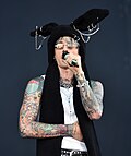 Profile Picture of Machine Gun Kelly (musician)on Wikipedia