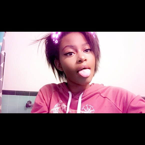 Profile Picture of Bryna Wimbush (@brynawimbush) on Poshmark