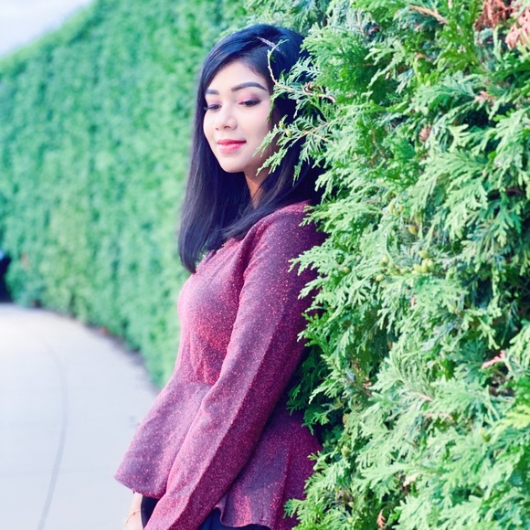 Profile Picture of Karidha Abdullah (@karedatosen) on Poshmark