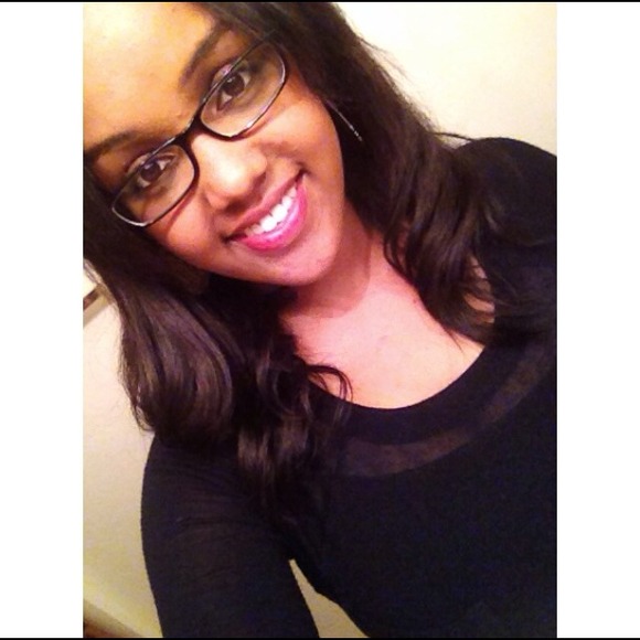 Profile Picture of Iman Adam (@imaniwuu) on Poshmark