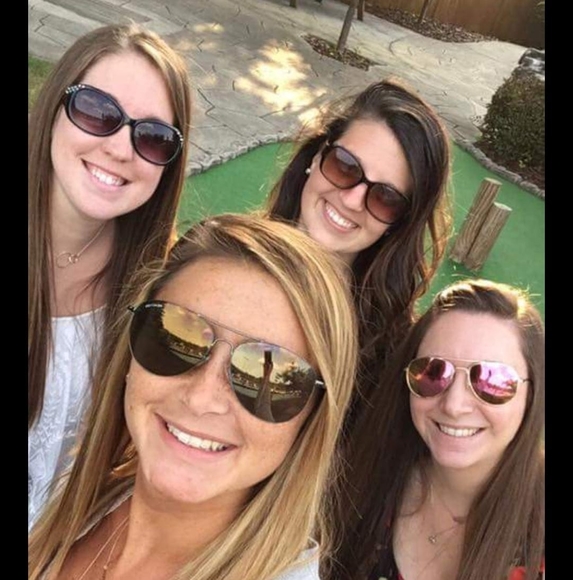 Profile Picture of Kate Collentro (@kcollentro) on Poshmark