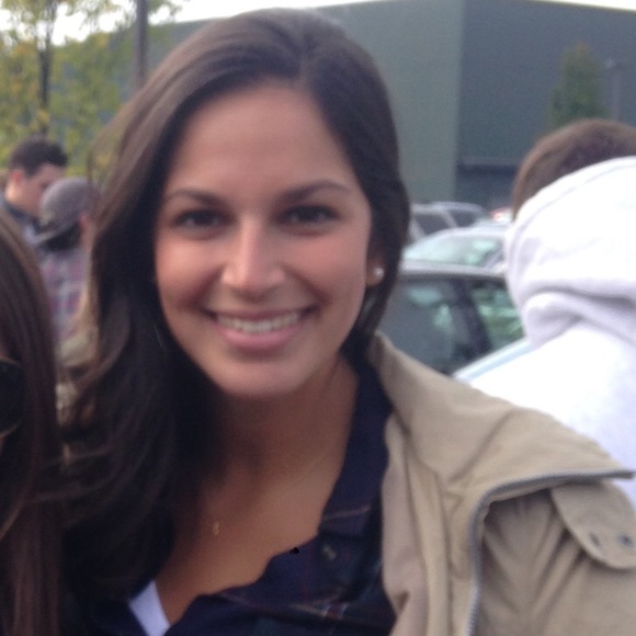 Profile Picture of Julia Mansolillo (@jmansolillo) on Poshmark