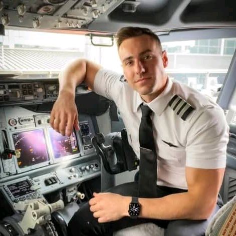 Profile Picture of Kenneth_Philip.8 (@pilot_philip.8) on Tiktok