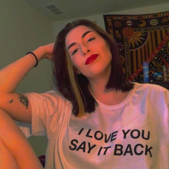 Profile Picture of Claire Saindon (@csainsss) on Poshmark