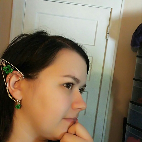 Profile Picture of Coree Leach (@huntressfox) on Poshmark