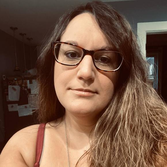 Profile Picture of Cara Hughes (@carabear708) on Poshmark