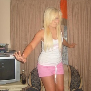 Profile Picture of Tanya Irvine (@xxblondekissesxx) on Myspace