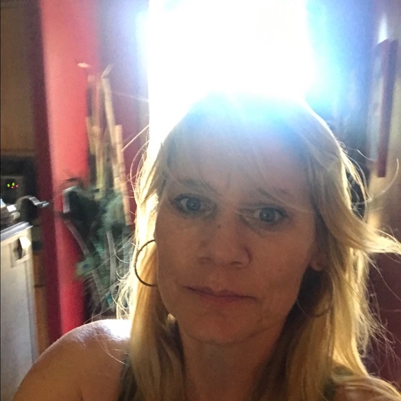 Profile Picture of Lisa Knapp (@mslisa12) on Poshmark