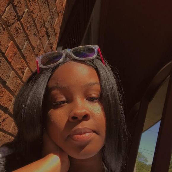Profile Picture of Sequenthia Barnes (@sequenthiab) on Poshmark