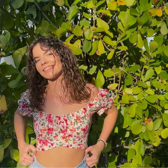 Profile Picture of Kylee Lowman (@kyleelowman) on Poshmark