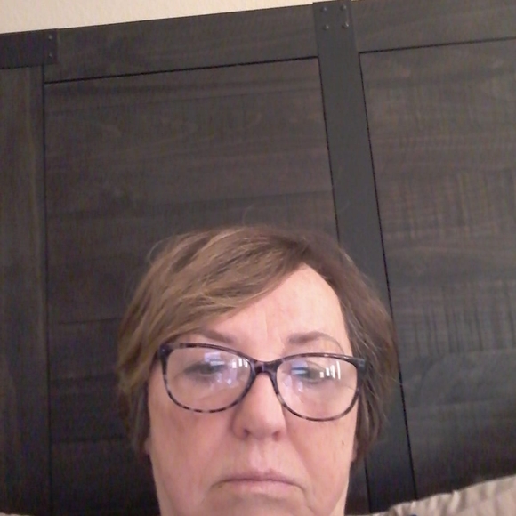 Profile Picture of Gale Waldheim (@galewaldheim) on Poshmark