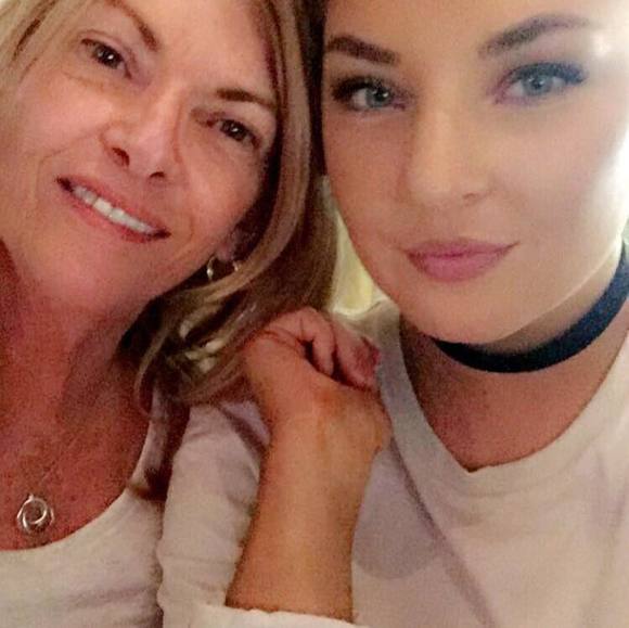 Shanda Spirer - Poshmark Profile Picture of Shanda Spirer (@sdspirer) on Poshmark