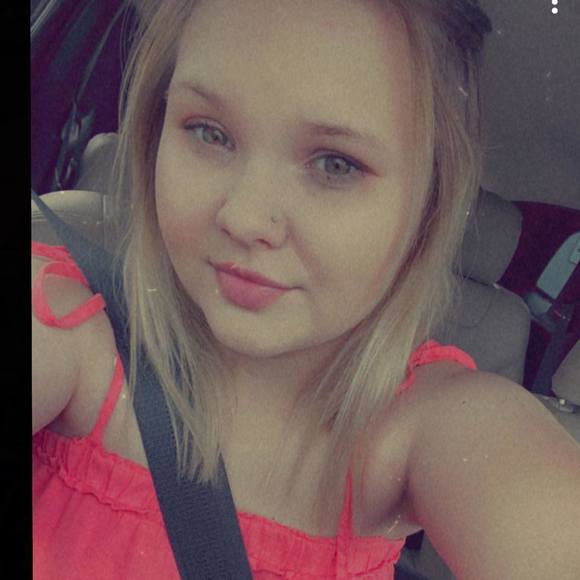 Profile Picture of Kailey Holybee (@kailey2424) on Poshmark