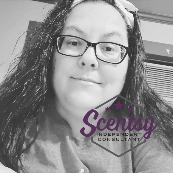 Profile Picture of Amy Mckay (@amynmikemckay) on Poshmark