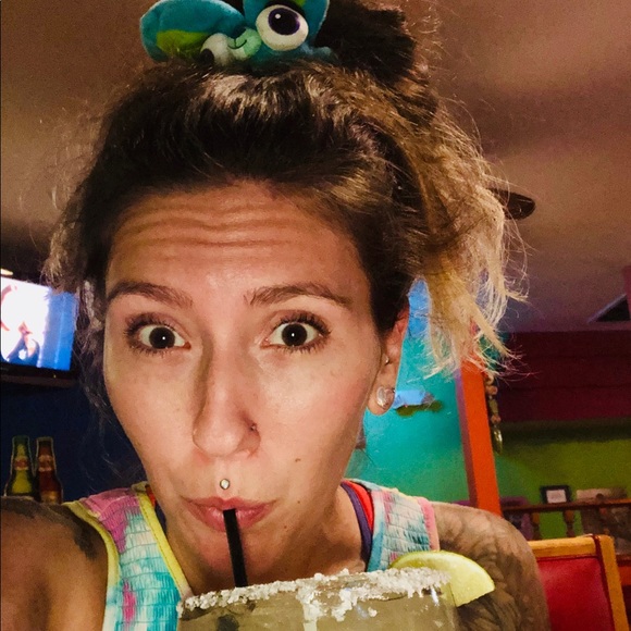 Profile Picture of Kelly Garrity (@kellyagarrity) on Poshmark