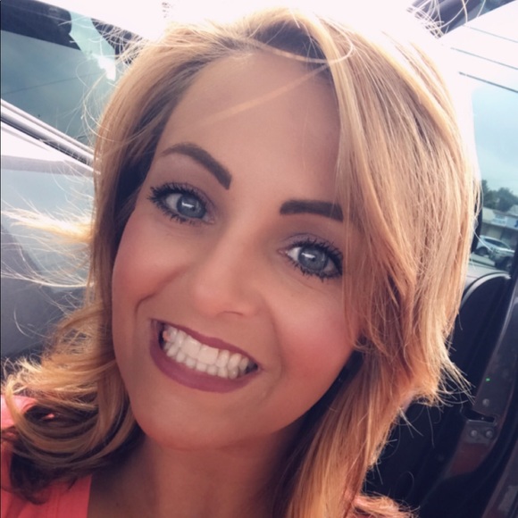 Profile Picture of Jami Stigall (@jamilea1218) on Poshmark
