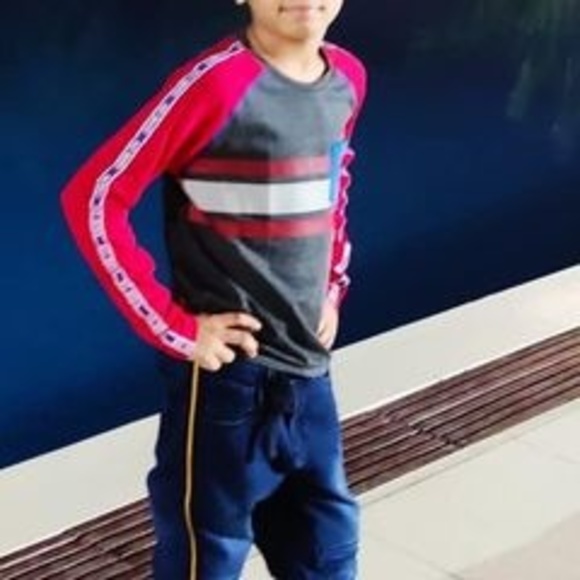 Profile Picture of Ayush Paun paun (@renu531) on Poshmark