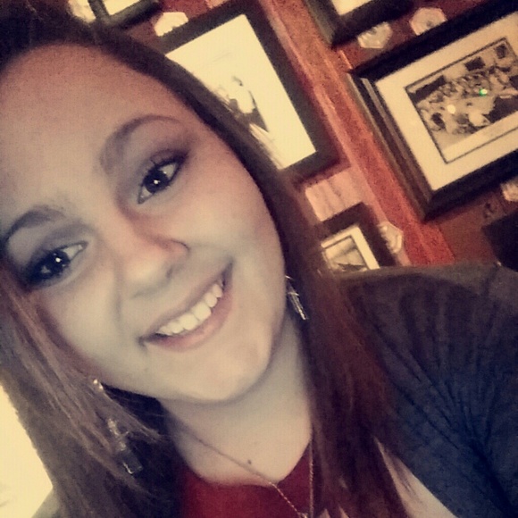 Profile Picture of Madeline Colbey (@mad_hellana) on Poshmark