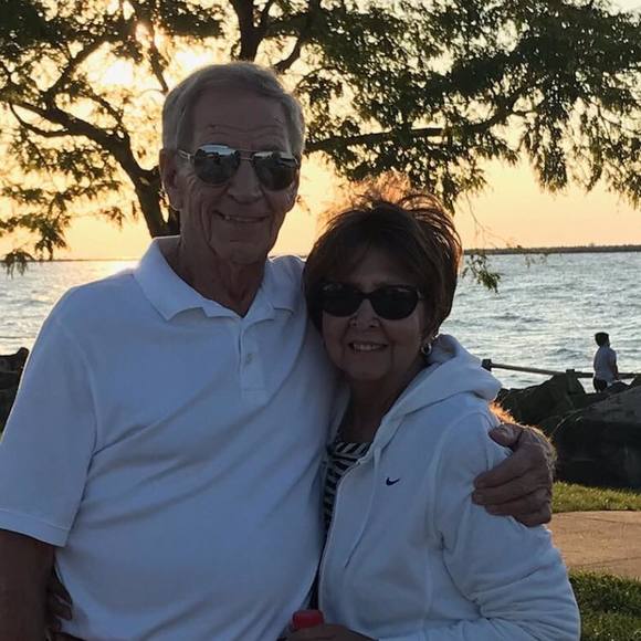 Profile Picture of Gloria Mcfarland (@glomcfarland727) on Poshmark