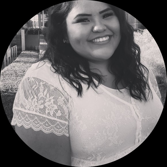 Profile Picture of Alicia Becenti (@abecenti) on Poshmark