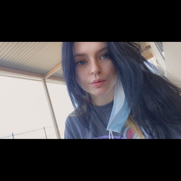 Profile Picture of Peggy Jutras (@peggyyej) on Poshmark