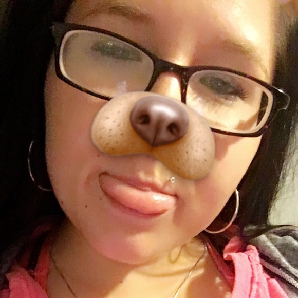Profile Picture of Courtney Vanderpool (@corkieee386) on Poshmark