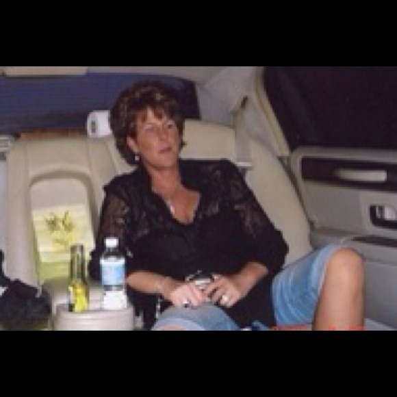 Profile Picture of Dawn Bray (@dbmedia1) on Poshmark