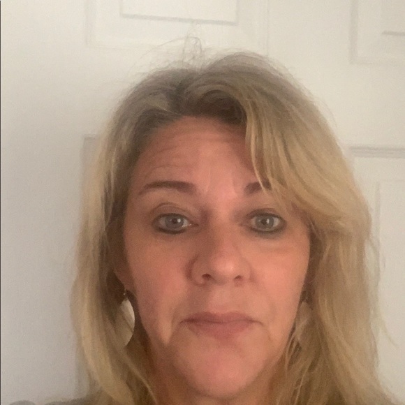 Profile Picture of Jane Molony (@jane_molony) on Poshmark