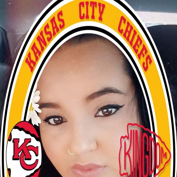 Profile Picture of Anisley Perez (@anisleyperez) on Poshmark