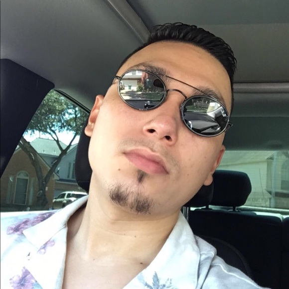 Profile Picture of Joshua Solis (@solsilk13) on Poshmark