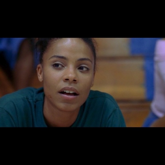 Profile Picture of Vee Sells (@veesummer15) on Poshmark