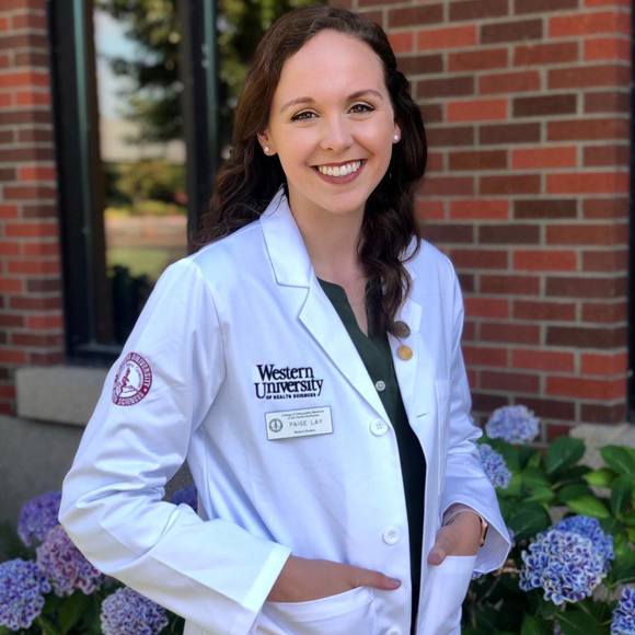 Profile Picture of Paige Lay (@paigeesu) on Poshmark