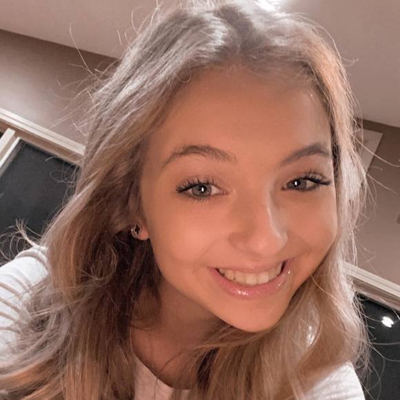 Profile Picture of Quinn Blair (@quinn_blair) on Poshmark