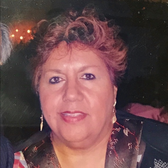 Profile Picture of Yolanda Cantu (@lulusantafe) on Poshmark