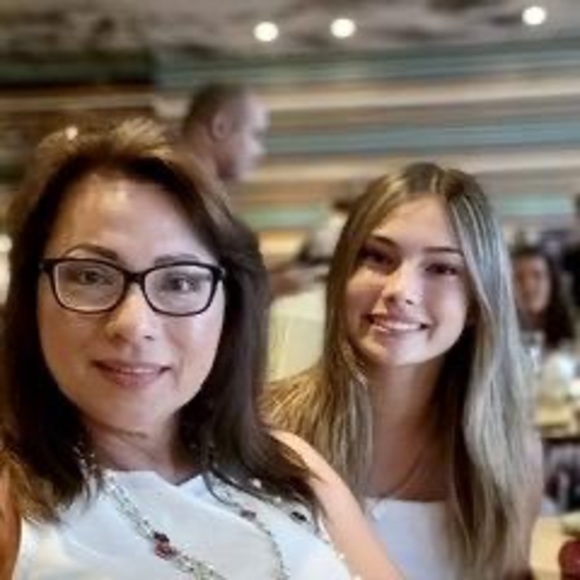 Profile Picture of Kim Powers (@thinguyen0517) on Poshmark