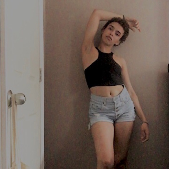 Profile Picture of Laura Guillermo (@laubagui) on Poshmark