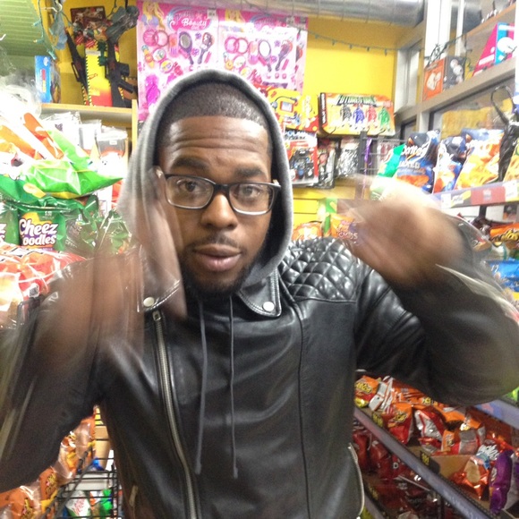 Profile Picture of Davin Lawson (@davinlawson) on Poshmark