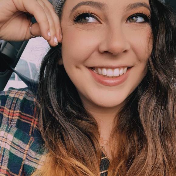 Profile Picture of Emily Larocque (@e_larocque) on Poshmark