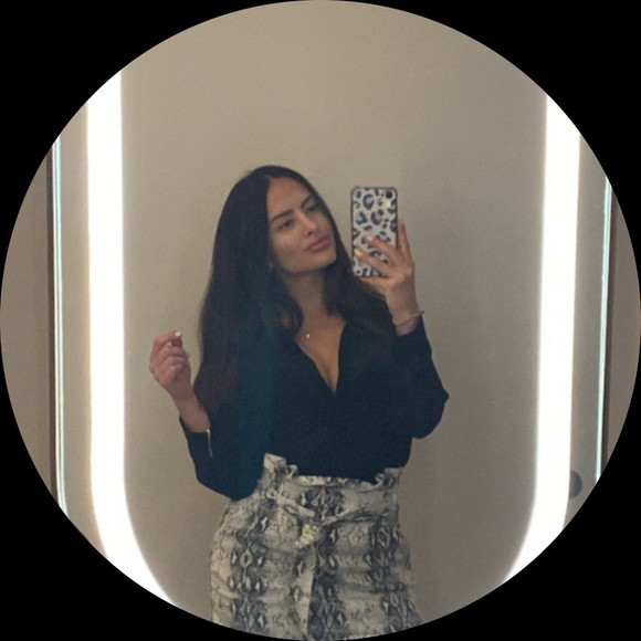 Profile Picture of Daniela Cervera (@danielacerverac) on Poshmark