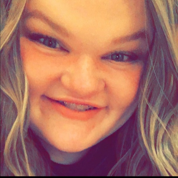 Profile Picture of Taryn Hopper (@taryn_hopper) on Poshmark