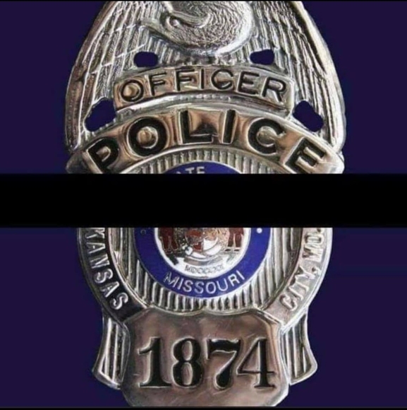 Profile Picture of Brooke Loudon (@brookeloudon) on Poshmark