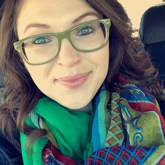 Profile Picture of Sarah Barrette (@sbarr401) on Poshmark