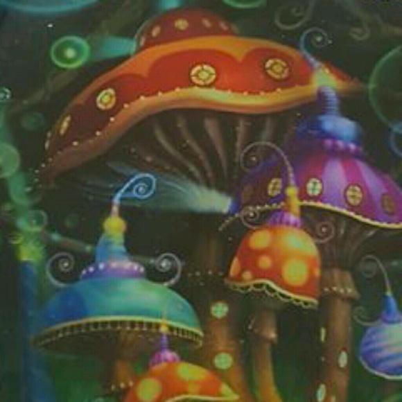 Profile Picture of Simone Hill (@bruhitsalgud98) on Poshmark